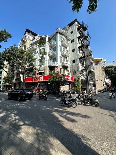 Binhbds cho thuê 3 tầng 3,4,5 mặt phố Tuệ Tĩnh view công viên