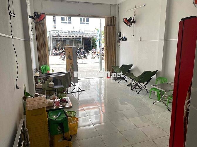 Mặt Bằng 64m2, có phòng ở lại. đường 3 ( đối diện cc bông sao), phường