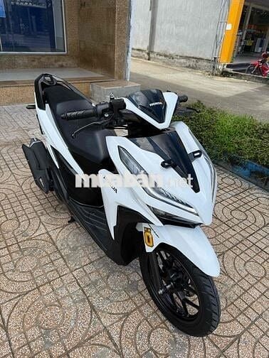 Vario 125 2021 nhập indo màu trắng đen.