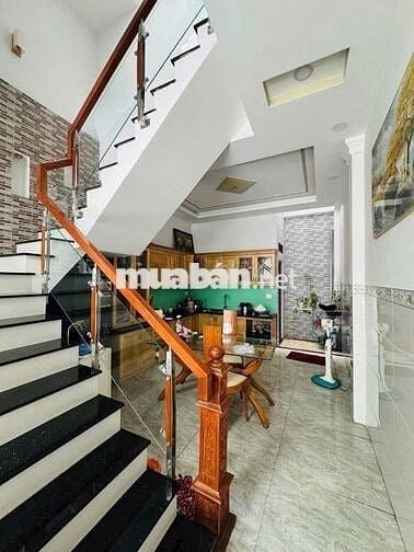 Cho Thuê Nhà Gần KCN Tân Bình. DT 4.5 x 15m trệt lửng 2 lầu sân thượng