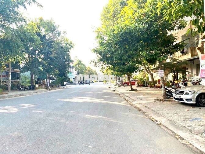 CHO THUÊ NHÀ SHOPHOUSE MẶT TIỀN CC HỒNG LOAN. 4TR.55mv. 1pn.