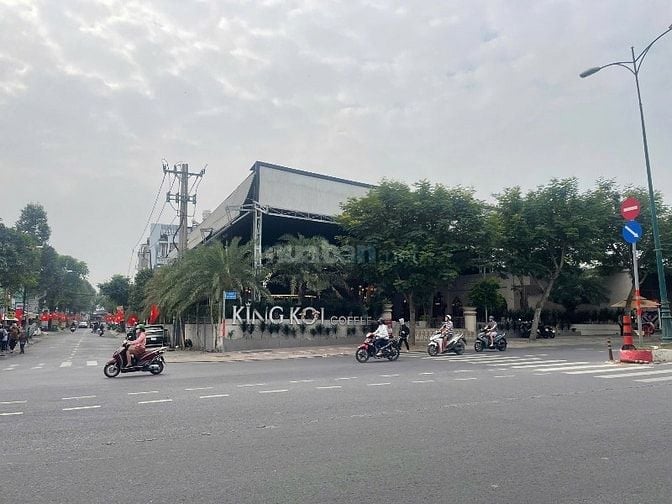 Bán Nhà góc 2 mặt tiền Đường Lê Văn Việt với Làng Tăng Phú, Q9