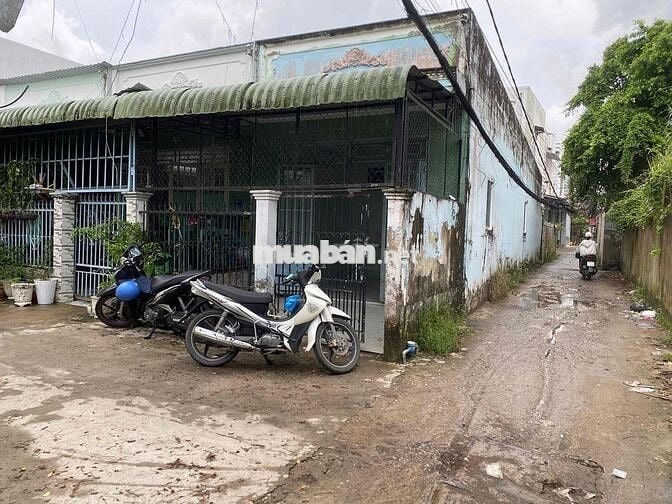 Nhà Gốc 2 mặt tiền 75 mét vuông