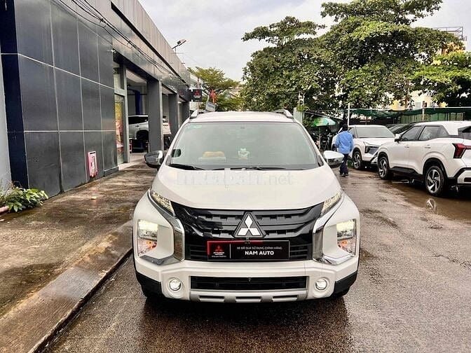 Mitsubishi Xpander Cross lướt.