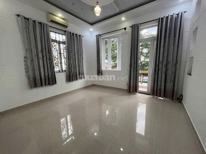 Bán nhà 95,5m2  , mặt đường ô tô , 3 tầng , 4 phòng ngủ , sân ô tô 