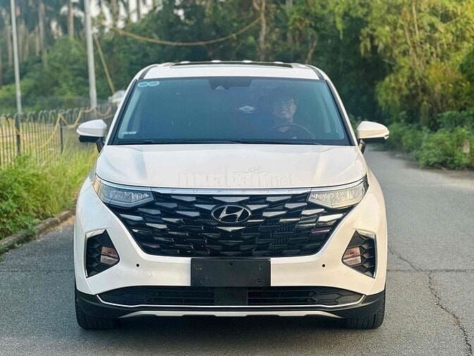 Hyundai Custin cao cấp 2024