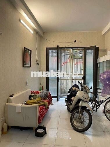 Cho thuê nhà 5 tầng phố ngọc lâm long biên 3p ngủ đủ đồ giá 9 triệu