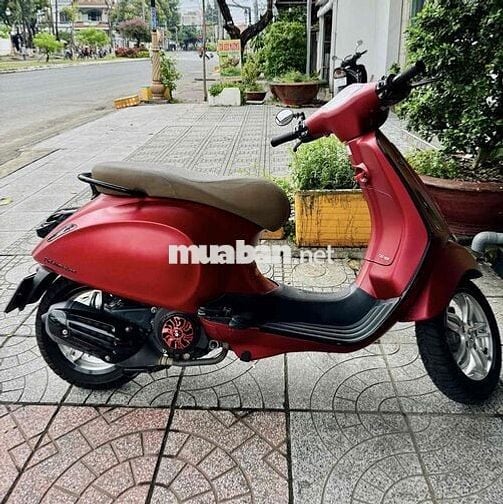 Vespa Primavera đỏ nhám, mới 95%
