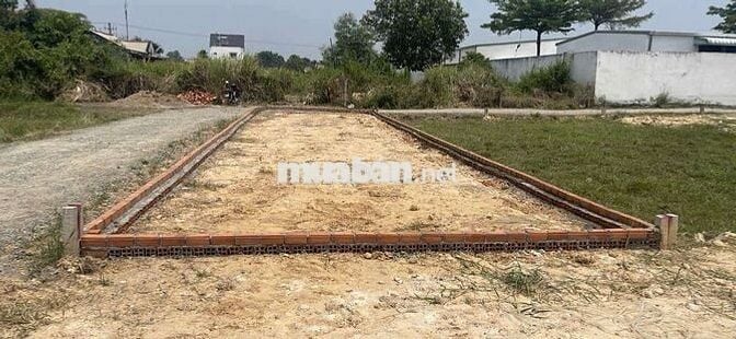 Bán đất hậu nghĩa 100m2 lô góc 2mt chính chủ 850tr