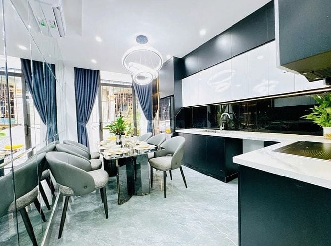 Bán Gấp Siêu Phẩm Trần Duy Hưng, Thang máy, 52m, 6 tầng, giá 17,8 tỷ