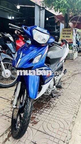 xe axelo suzuki trắng xanh gp