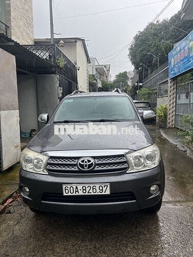 Toyota Fortuner 2009 2.7V 4x4 AT - 170000 km