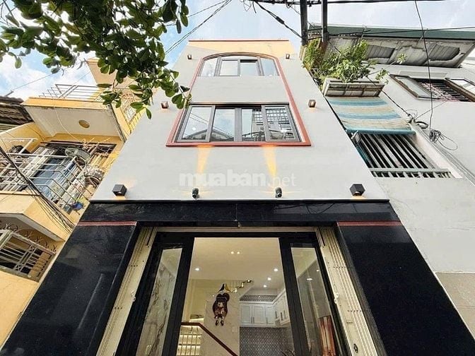 Cần tiền bán gấp nhà Nguyễn Thị Minh Khai. Phường 5.Quận 3. Giá 3 tỷ9 