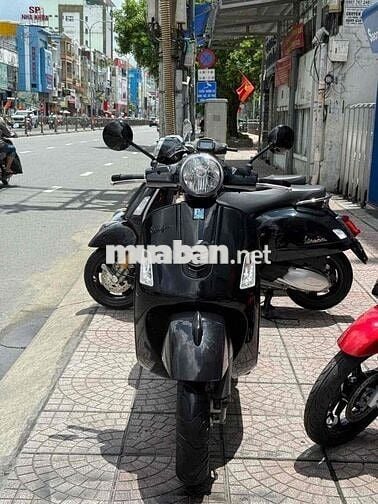 Vespa GTS 150cc  mua 3-2021 5k km chính chủ Tphcm