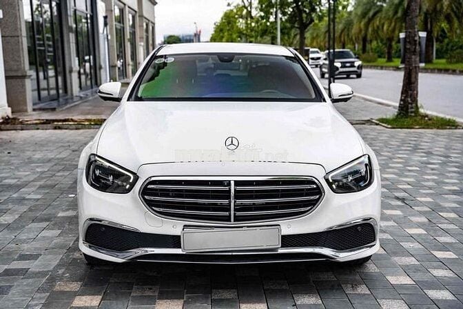 Mercedes E200 Exclusive 2022 V1 Trắng Nâu 30.000km
