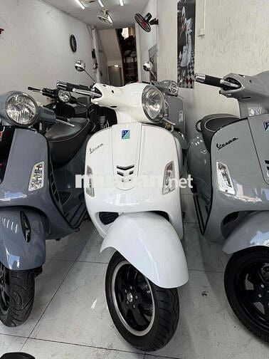 Vespa GTS 2019 trắng zin chính chủ công chứng liên