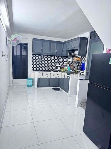 Nhà 2 tầng, hẻm xe hơi, tặng gull nội thất, sát Phạm Văn Đồng.