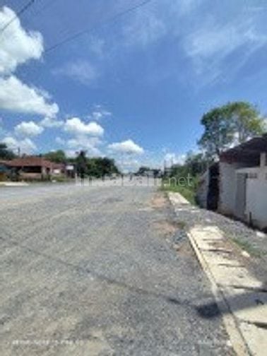 Bán lô đất 2 mặt tiền đường