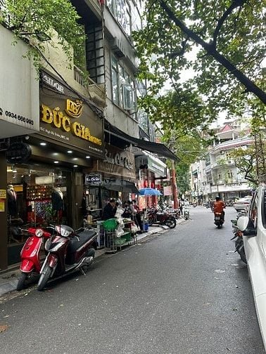 BÁN NHÀ NHỎ  . NGÕ TO . NGÃ TƯ TÔ HIẾN THÀNH 