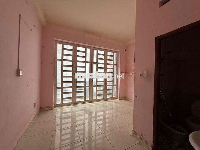 Cho thuê NHÀ Sát mặt tiền Phạm Văn Đồng, không cho làm CHDV.