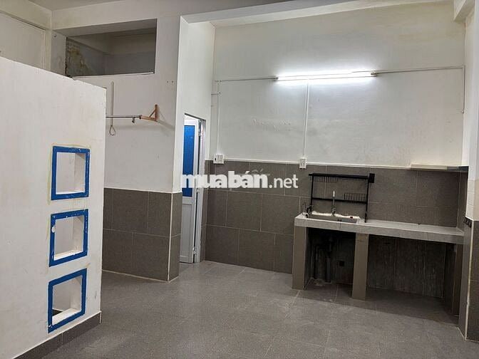 Cho thuê phòng trọ sát trường học, chợ, P 4, Quận 4. Diện tích 22m2.