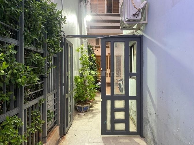 Nhà nhỏ cho thuê đường Tô Hiến Thành, Quận 10, Hẻm xe hơi