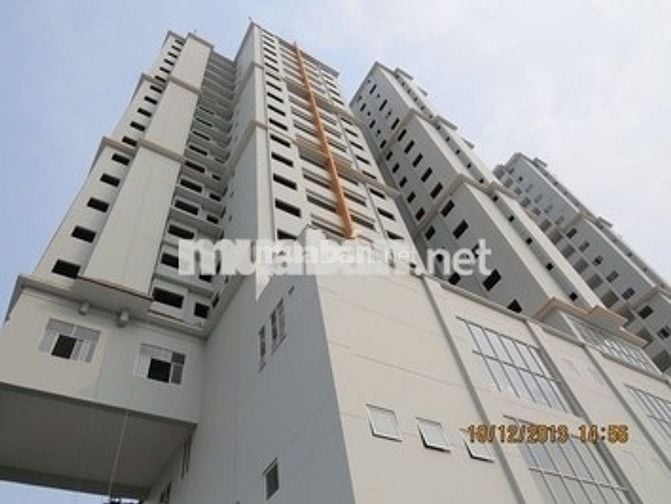 cần cho thuê căn hộ 1 phòng ngủ sạch sẽ lát nền gỗ