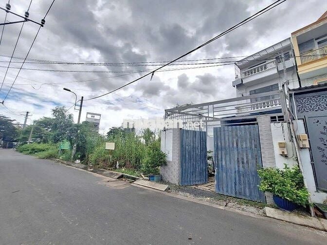 NHÀ 3 LẦU 129M2 5,2M X 28M HẺM THÔNG LÊ VĂN LƯƠNG