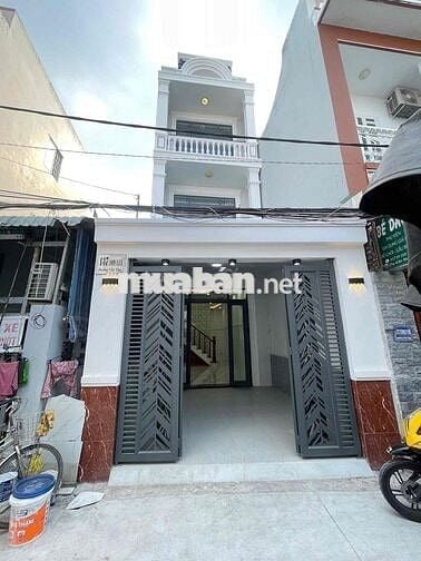 NHÀ ĐẸP 4 PHÒNG 2  MÁY LẠNH HẺM BỜ HỒ HUỲNH CƯƠNG