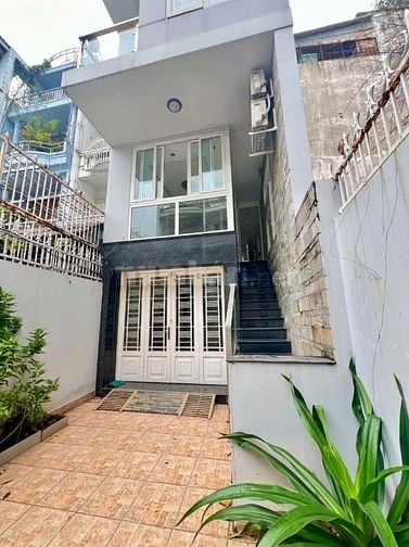  Cho thuê tầng lửng làm văn phòng mặt tiền đường Trà Khúc F2, Tân Bình