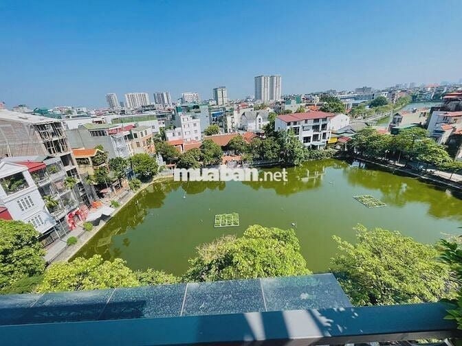 Chính chủ bán nhà mặt phố Bồ Đề view hồ 3 mặt thoáng, sổ vuông nở hậu.