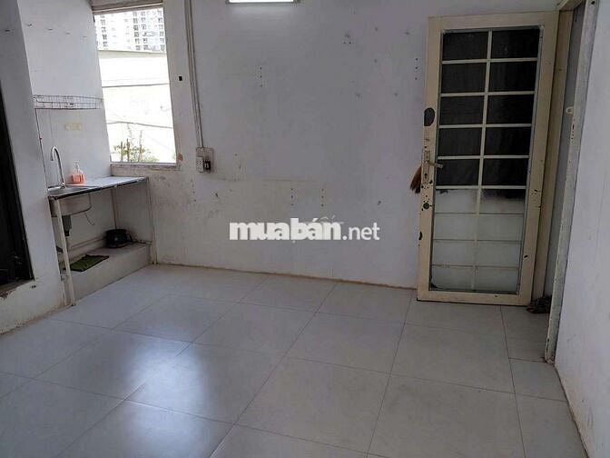 Phòng máy lạnh,giờ tự do,hẽm xe tải,tolet trong phòng,chỉ có 2 p