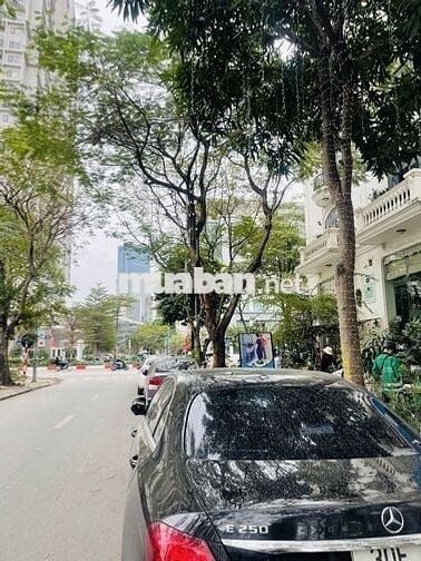 Cho thuê tầng 1 nhà mặt phố Dịch Vọng Hậu, diện tích 50m2, mặt tiền 4m