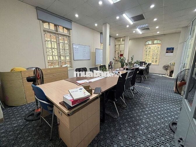 Văn phòng 72m2 lầu 3 thang máy Phạm Văn Đồng