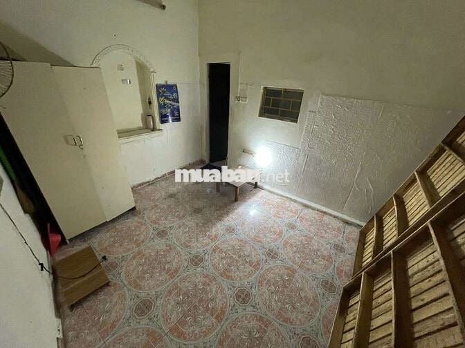 Còn 1 phòng trống tầng 3, nhà 4 tầng