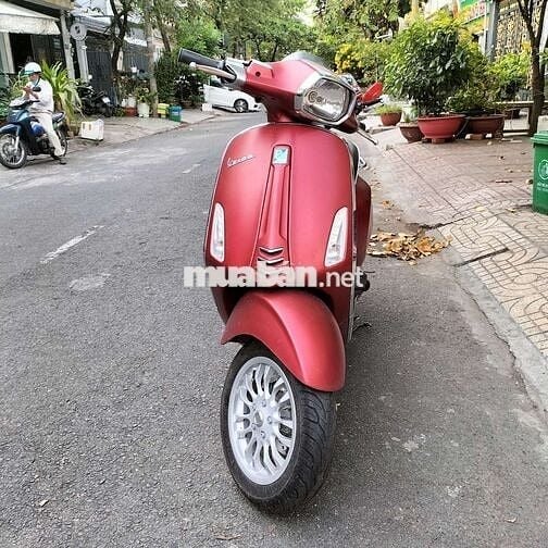 Vespa gts máy thế hệ mới. Lướt