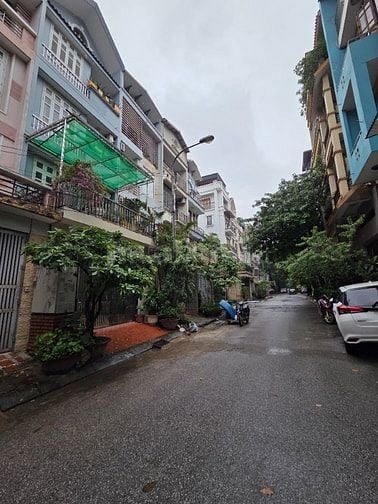 Cần bán nhà ngõ phố Lê Trọng Tấn, ngõ oto tránh, 60m2, 5 tầng, MT 5m.