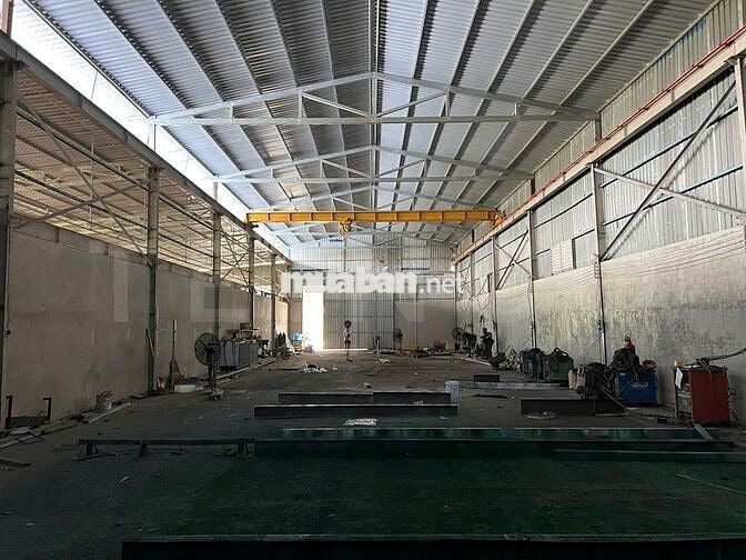 Kho xưởng bãi 600m² kho xây dựng 500m² có cẩu 3 tấn và điện 3 pha