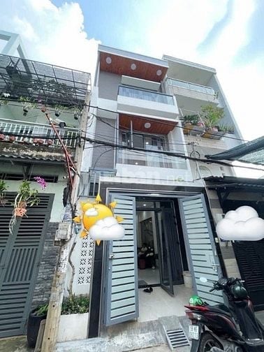 Kẹt tiền bán nhà Bến Vân Đồn q4, Giá 3tỷ6 TL, 50m2 ,có shr hẻm oto 6m 