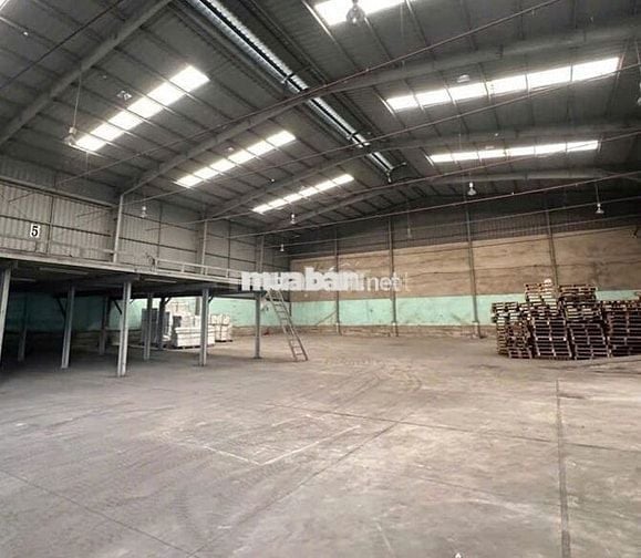 Kho đẹp cần cho thuê gấp diện tích 300m2 ở Đường Bùi Văn Ba đường cont