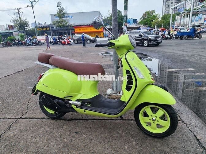 Vespa Ý - GTS 250cc phong cách lịch lãm