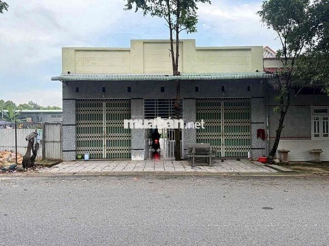 Bán Dãy Trọ Gía Rẻ Thu 35tr/tháng Sát KCN BECAMEX Sổ Hồng Riêng