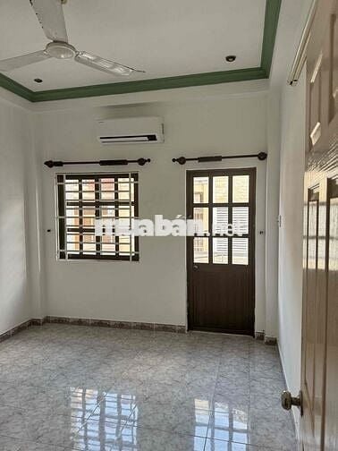 Cho thuê phòng ban công rộng rãi hẻm lớn Huỳnh Văn Bánh, Trường Sa