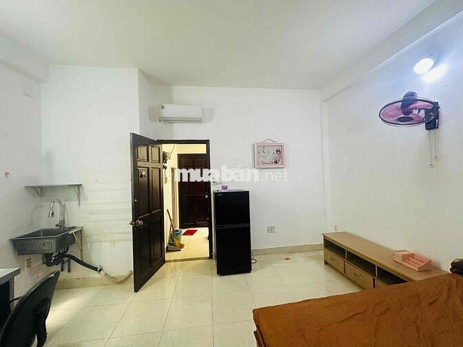 lầu1,tối đa 2 nữ,an ninh.phong rong.full nội thất. hẻm 886 xvnt f25