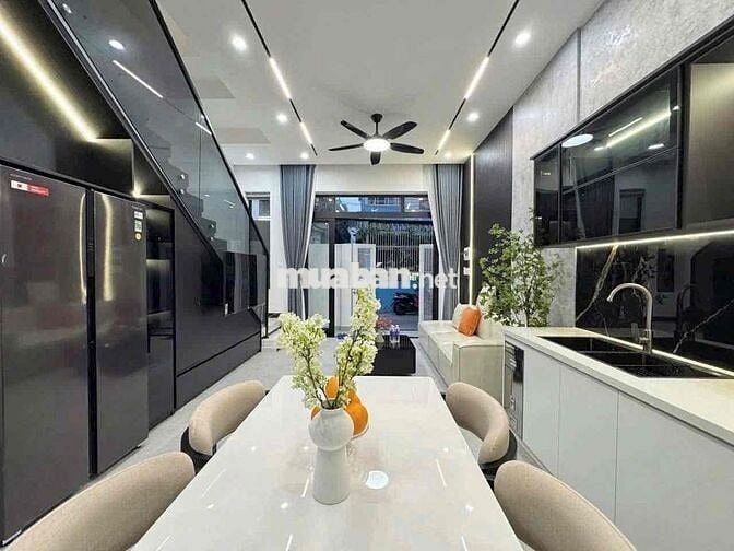 NHÀ 2.5 TẦNG  HIỆN ĐẠI ĐẸP FULL NỘI THẤT TÂY THUÊ