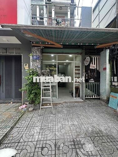 Mặt bằng kinh doanh + gác ở lại .