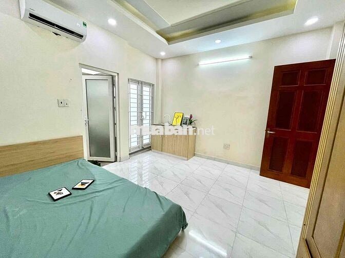 Phòng có nội thất, ban công Tân Bình