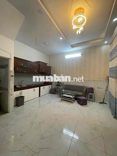 nhà 5x6m trệt 2 lầu 3 phòng ngủ 3wc, sát trường học Kim Đồng