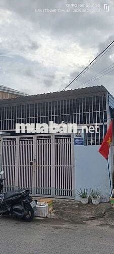 Cần bán gấp nhà mặt tiền đường  P .ĐHT 42  .Q12 DT .5,8x26 sầm uất