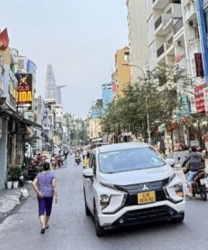 Bán nhà mặt tiền đường Cô Giang Q1 dt 3,9x20m 5 tầng chỉ 40 tỷ.